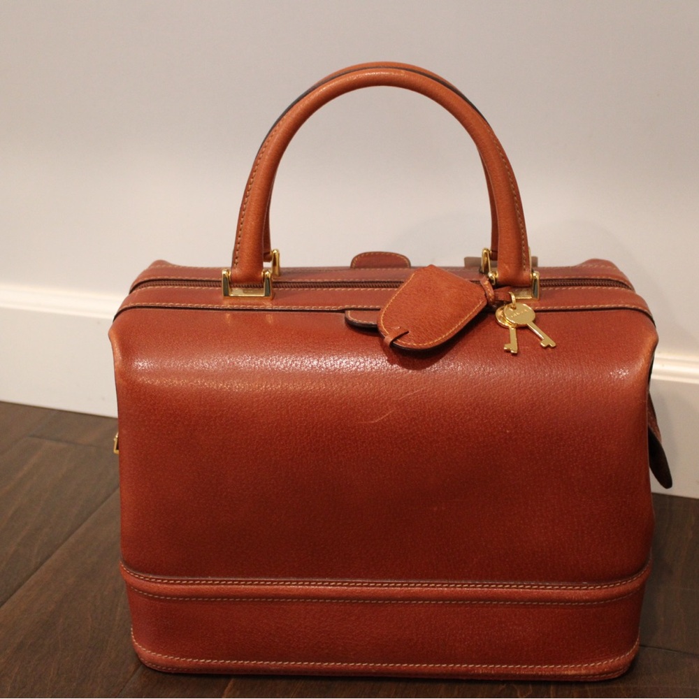 RARE VINTAGE GUCCI Brown Leather overnight train bag with Gold Accents